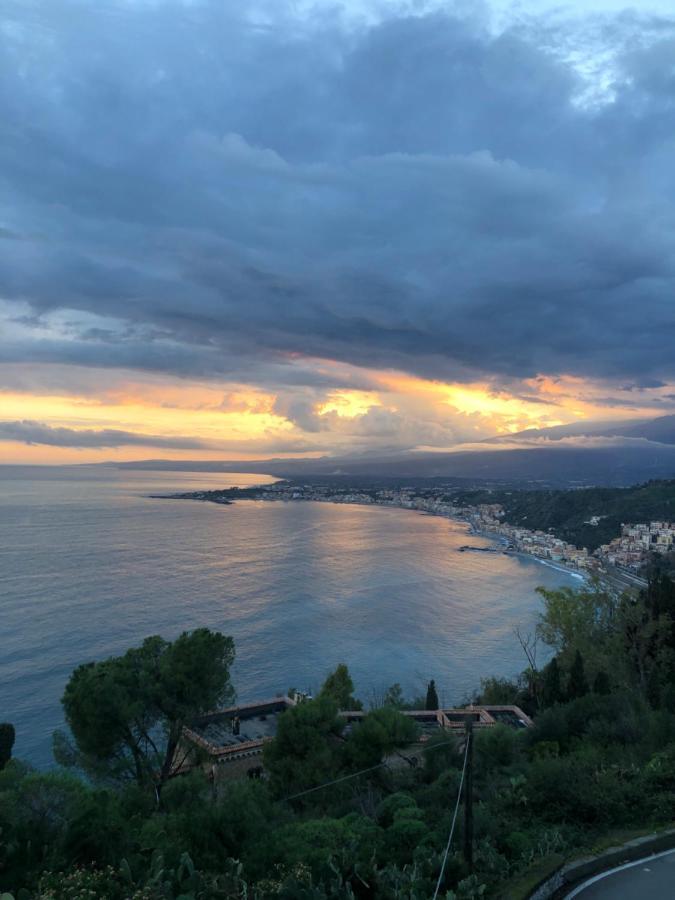 Taormina Center Private Apartments By Fragranza Di Sicilia Bagian luar foto