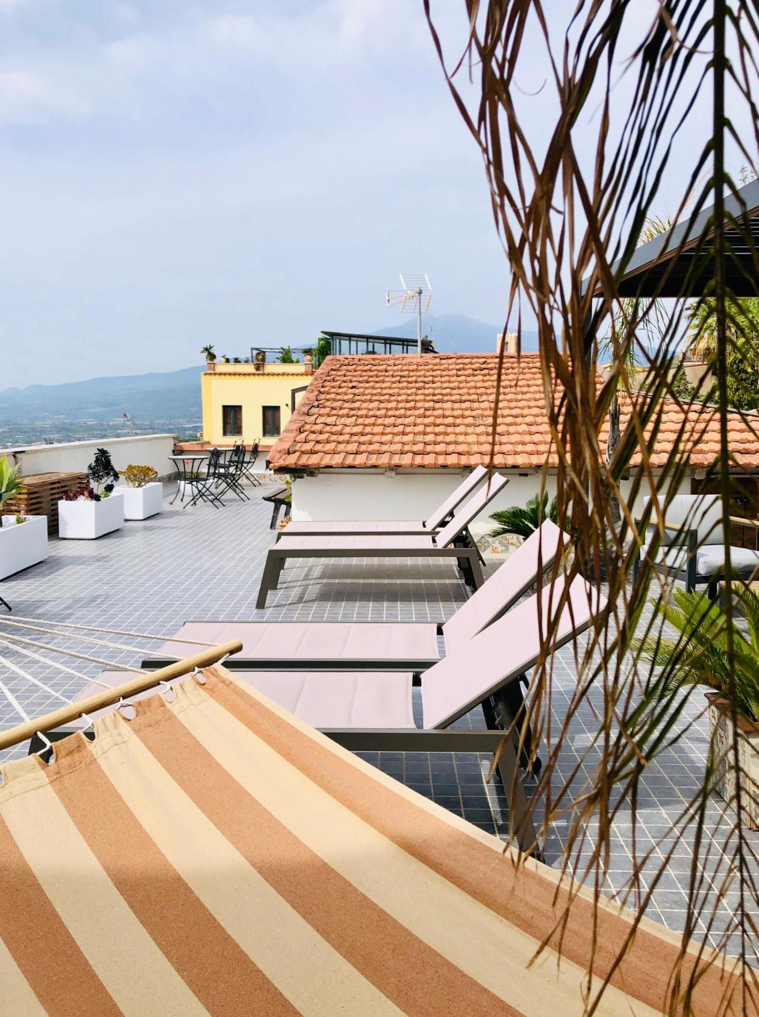 Taormina Center Private Apartments By Fragranza Di Sicilia Bagian luar foto