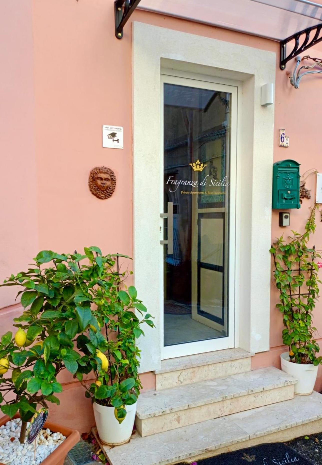 Taormina Center Private Apartments By Fragranza Di Sicilia Bagian luar foto